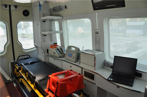 兴化市救护车内部